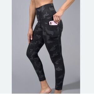 90 Degree by Reflex High Waist Camo Leggings w/ side pockets. Size: Medium